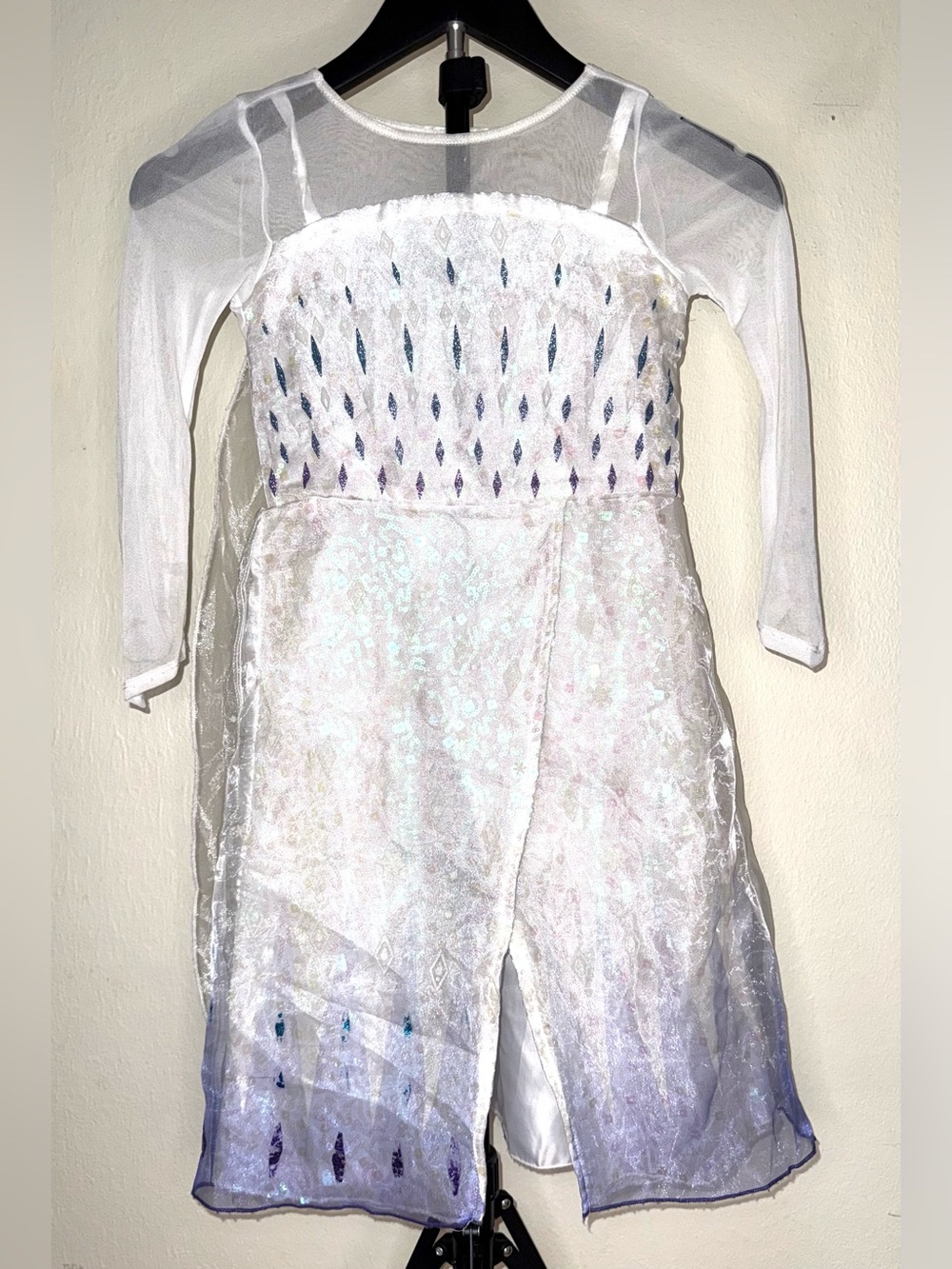Disney Store Frozen 2 Elsa Costume, girls size 4, see description